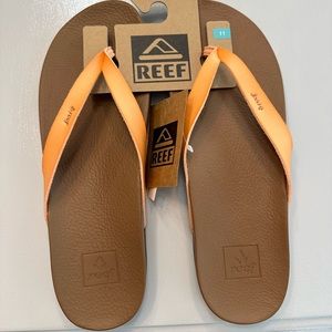 NWT Reef flip flops - Size 11
